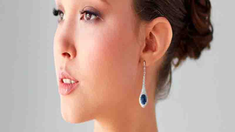 Original bridal earrings to shine at your wedding